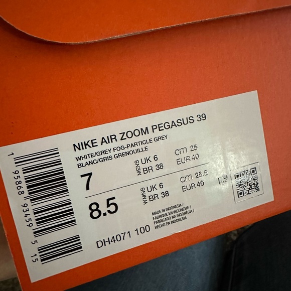 Nike Light Gray Athletic Sneakers new in box Pegasus 39 - Picture 6 of 6